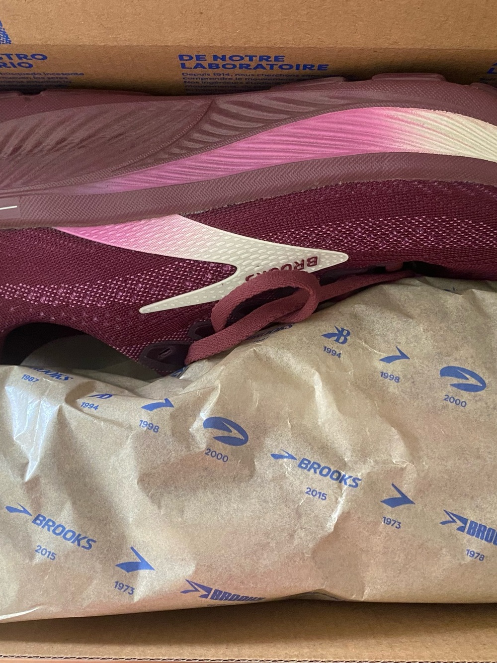 Brooks Women's Running Shoe - Burgundy